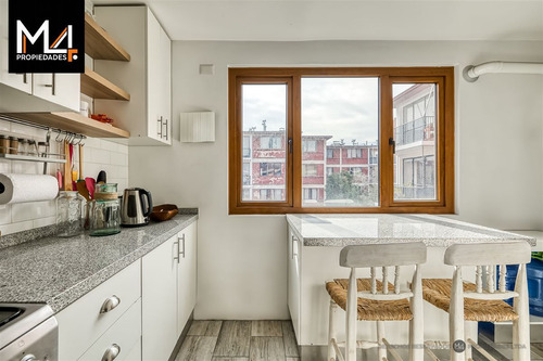 Departamento En Venta Duplex De 3 Dorm. En Providencia