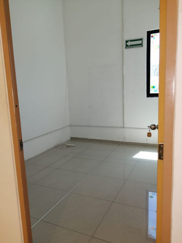 Local Comercial En Avenida Itzaes, Merida.