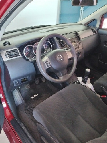 Nissan Tiida 1.8 Visia 2014