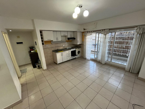 Monoambiente Divisible En Liniers 38 M², Al Frente C/balcon Terraza. Piso 1