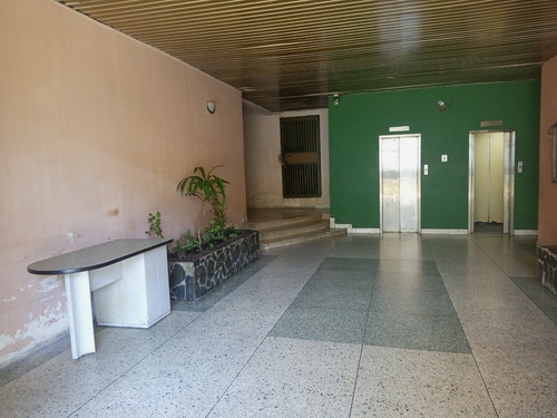 Imagen 2 de 12 de Local En Venta. ¿deseas Hacer Una Excelente Inversión? En Pleno Centro De Alta Vista, En Puerto Ordaz , Oportunidad Única Al Mejor Precio