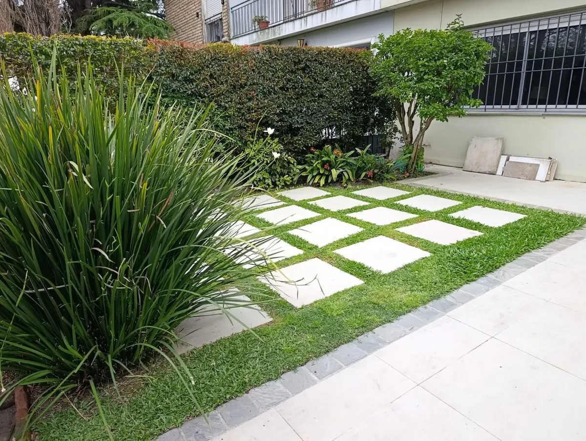 Divina Casa, Aquiler, 4 Dormitorios Con Garaje, Luminosa En Una Ubicación Privilegiada Y Segura De Carrasco. · Foto 2