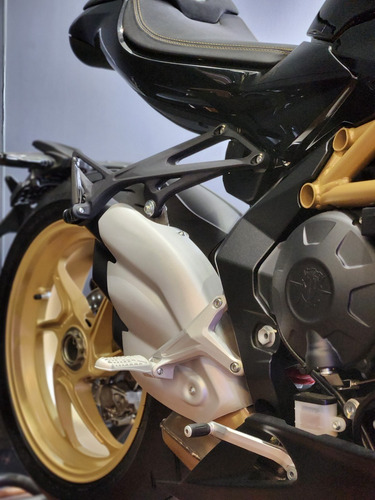 Imagen 18 de 25 de Moto Mv Agusta Superveloce 800 Negra