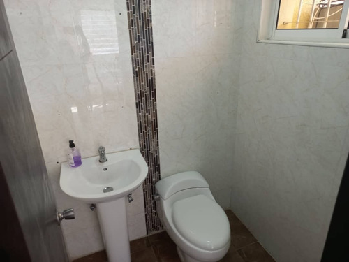 Imagen 8 de 26 de Liliana Martinez Remax Vende En Venta Townhouse Mañongo Calle Cerrada 178m2 Cd 10565