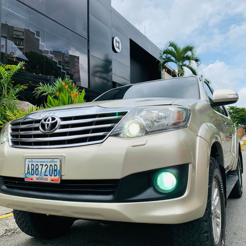 Imagen 3 de 11 de Toyota Fortuner 2013