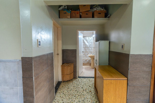 Venta Casa Con Fondo , Quincho Y Cochera En Wilde
