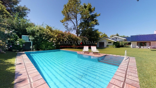 Barrio Golf Venta De Casa 4 Dormitorios- Ref: 2580