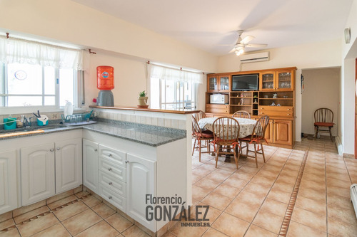 Casa 4 Ambientes Con Patio, Jardin Y Cochera. Apto Credito