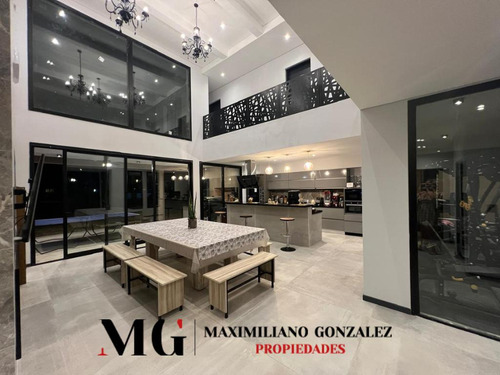 Casa En Venta, 10 Ambientes - Terralagos, Canning.