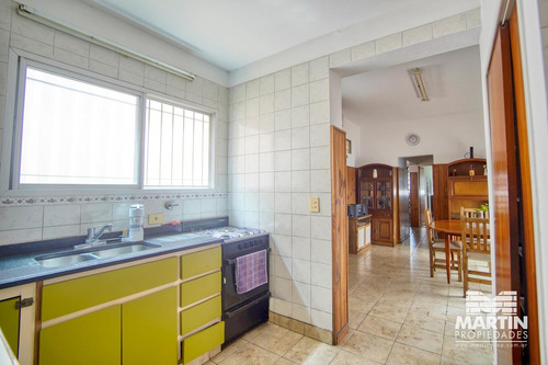Casa 5 Ambientes, Suite, Playroom, Cochera X 2, Jardín Y Patio.