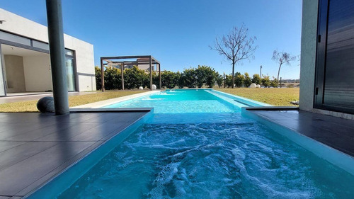 Imagen 5 de 16 de Casa - Ayres De Benavidez