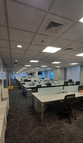 Excelente Oficina Ubicada En Nueva Las Condes