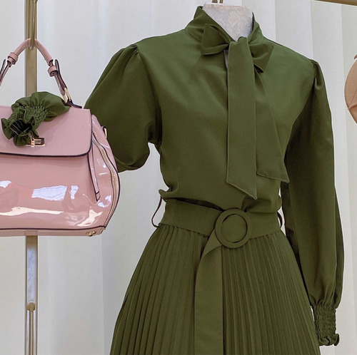 Imagem 3 de 9 de Vestido Midi Plissado Verde Musgo