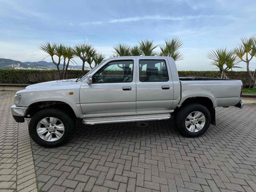 Toyota Hilux 3.0 SRV 4X2 CD 8V DIESEL 4P MANUAL