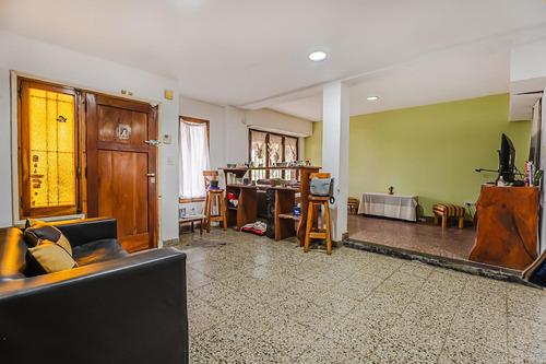 Casa En Venta - 4 Dormitorios 2 Baños - Cochera - 464mts2 - Mar Del Plata