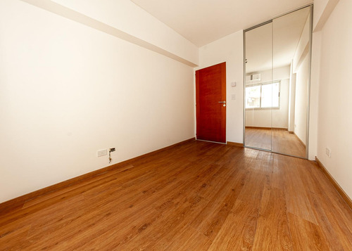 Venta Departamento En Palermo Piso Entero Con Balcón. 4 Ambientes Con Dependencia