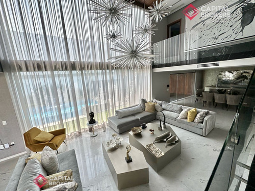 Casa En Venta De Lujo En Villa Verona Con Alberca
