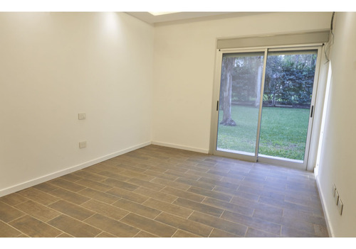 Casa De 3 Dormitorios Con Cochera, Galería Y Piscina