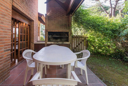 Imagen 13 de 14 de Magnifica Casa En Pinamar A 3 Cuadras De La Playa En Alquiler O Venta.