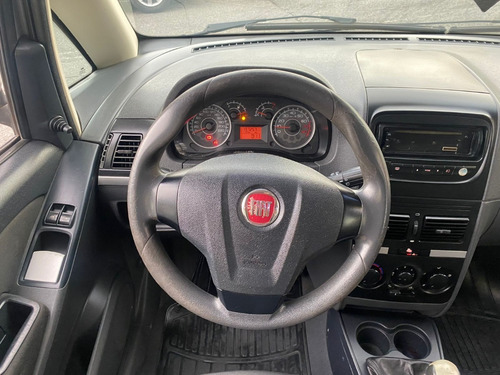 Imagem 10 de 15 de Fiat Idea Attractive 1.4 2013