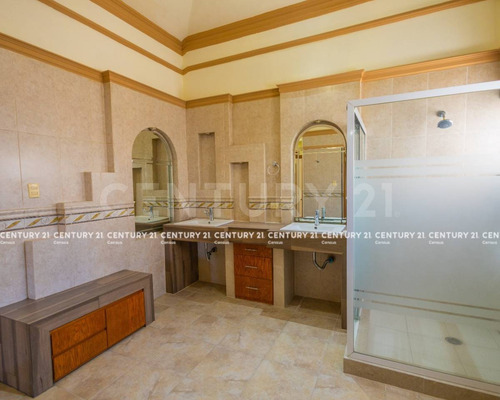 Casa En Venta En Fraccionamiento Rincon De Las Lomas Chihuahua, Chih.