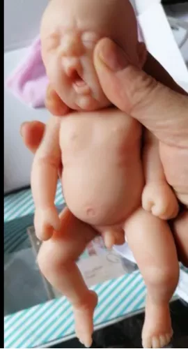 Mini Bebê Reborn Realista Silicone Sólido 18 Cm Menino