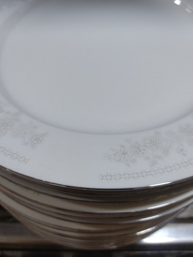 35 Pieza Vajilla Porcelana, Borde Bordado/filo Plata (Usado)