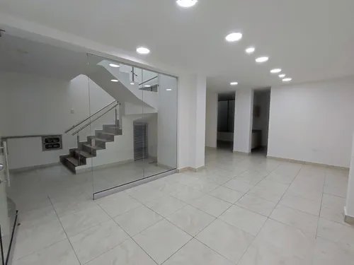 Oficina En Arriendo En Latino. Cod A17332