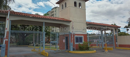 Apartamento En Venta En El Oeste De Barquisimeto Cod 2 - 4 - 1 - 5 - 8 - 0  Mp
