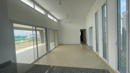 Imagen 13 de 30 de Casa Venta San Sebastián Área 8 - Lote Interno Islas
