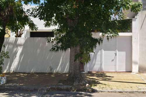 Imagen 16 de 30 de Venta De Casa En Berisso. Excelente Ubicación