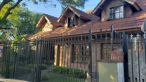 Excelente Chalet De Cuatro Dormitorios