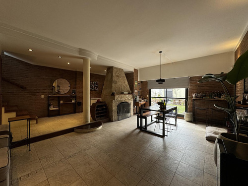 Casa En Venta En Zona Sur 3 Dormitorios