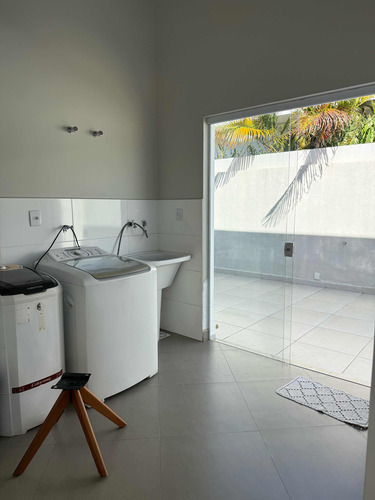 Casa Em Condomínio Com 3 Suítes