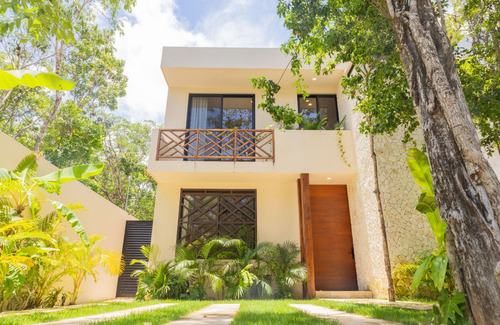 Villa De 4 Recamaras, Alberca Privada, Acabados De Lujo, Cuarto En Planta Baja, Pre-construccion En Venta Aldea Zama, Tulum.