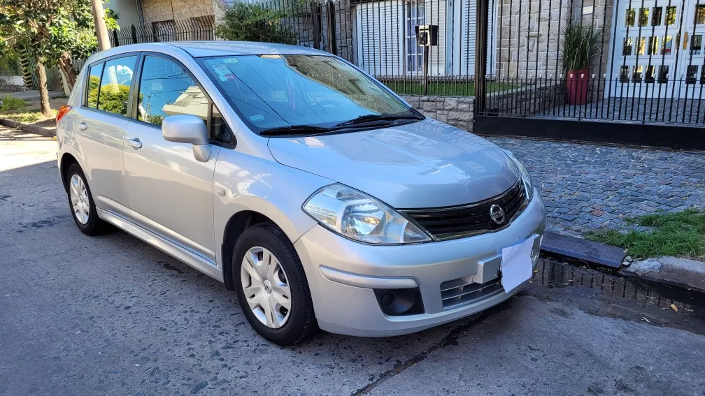 Nissan Tiida 1.8 Visia 5 p