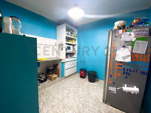 Imagen 8 de 14 de Ph De 3 Dormitorios Con Patio En 30 E/ 65 Y 66 - En Venta