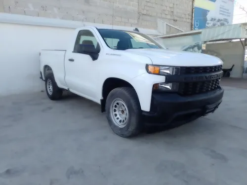 Chevrolet Silverado 4.3 V6 1500 WT Cabina Regular 4x2 At
