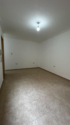 Departamento En B° Alberdi Un Dormitorio , Cocina Separada. Espacio Verde En Comun