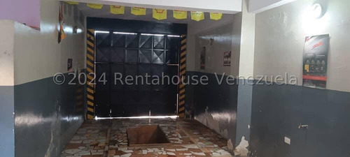 Maritza Lucena Vende Edificio Residencial Y Comercial De Tres Niveles, En Barquisimeto, #25-1641- Todos Los Servicios Básicos, Agua, Luz, Internet, Cerca A Farmacias, Clínicas, Hospital.