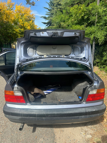BMW Serie 3 2.0 318is Sedan