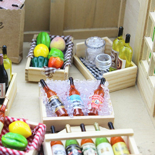 Botellas En Miniatura De Vino. Tipo D Tal Como Se Describe