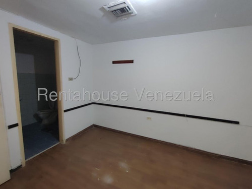 Casa En Alquiler En Zona Comercial Para Cualquier Uso Que Le Quieran Dar Antiguamente Funcionaba La Clínica Ronquillo La Casa Esta Para Ser Remodelada, Ubicada Estratégicamente