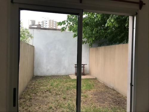 Monoambiente En Alquiler, Amplio