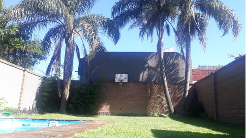 Excelente Casa En 3 Plantas Con Fondo Y Pileta