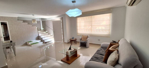 Townhouse En Venta Amoblado En Los Aleros - Guataparo 170 Mts2