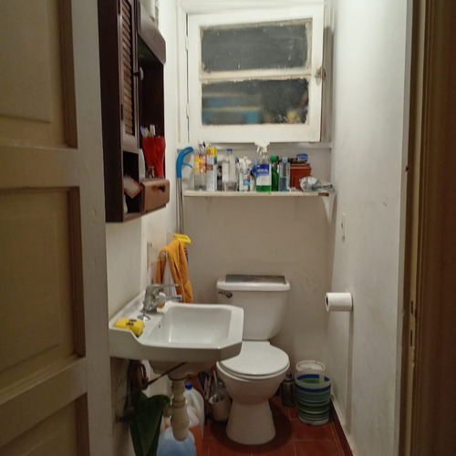 Venta Casa, 4 Dormitorios, 2 Baños Y Estacionamientos.