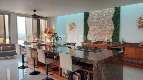 Casa En Venta, Col. Celanese, Coatzacoalcos Ver.