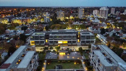 Imagen 2 de 15 de Amplio Monoambiente Con Gran Terraza Con Parrilla
