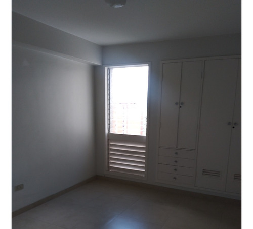 Vendo Apartamento 153m2, 3 Hab/ 3 Bañ/ 2 Ptos/ 1 Mal. Club Hípico
